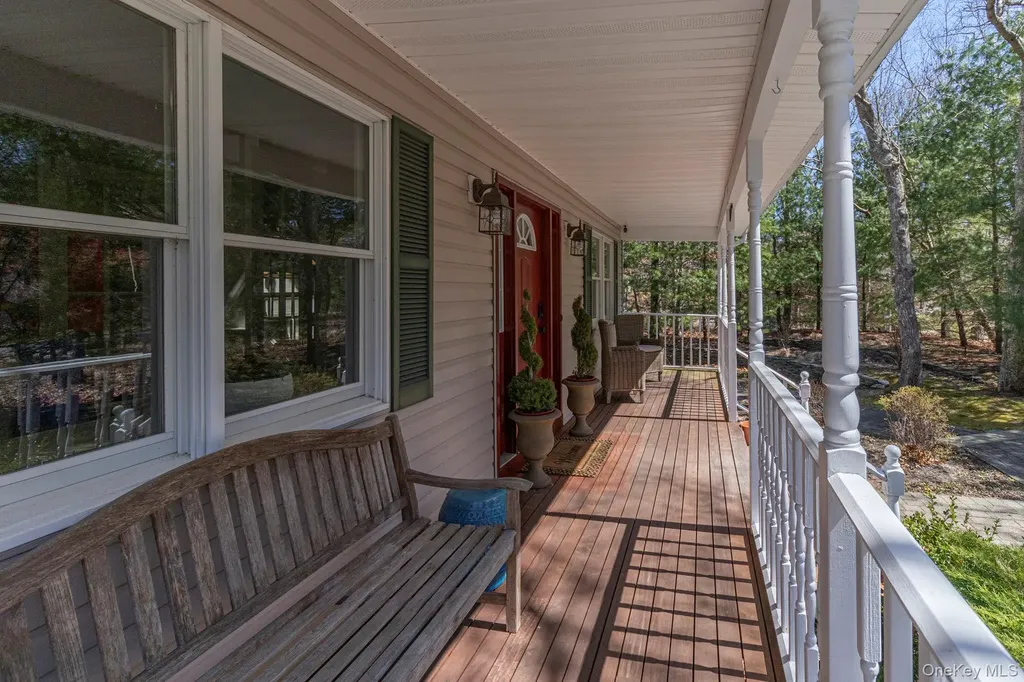 6 Bayview Terrace Hampton Bays NY 11946