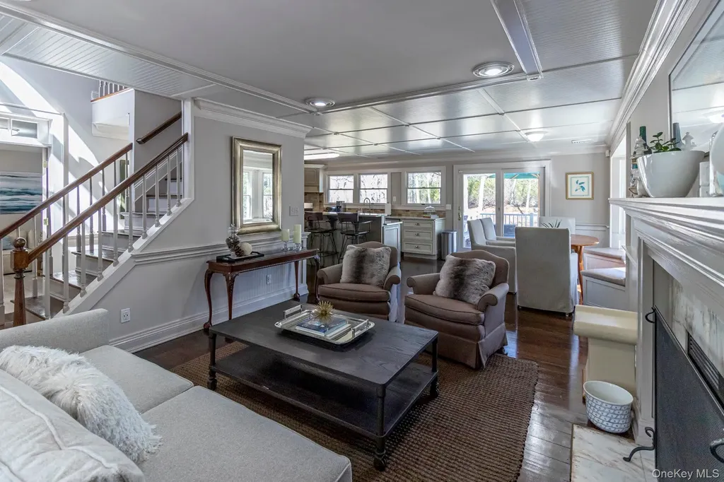 6 Bayview Terrace Hampton Bays NY 11946