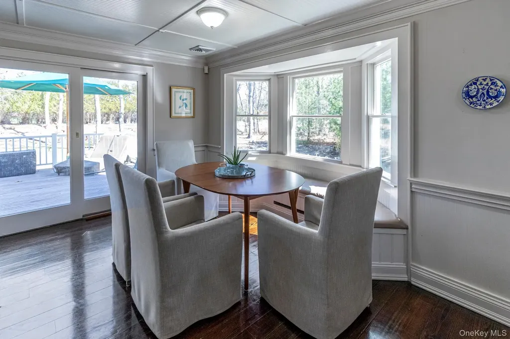 6 Bayview Terrace Hampton Bays NY 11946
