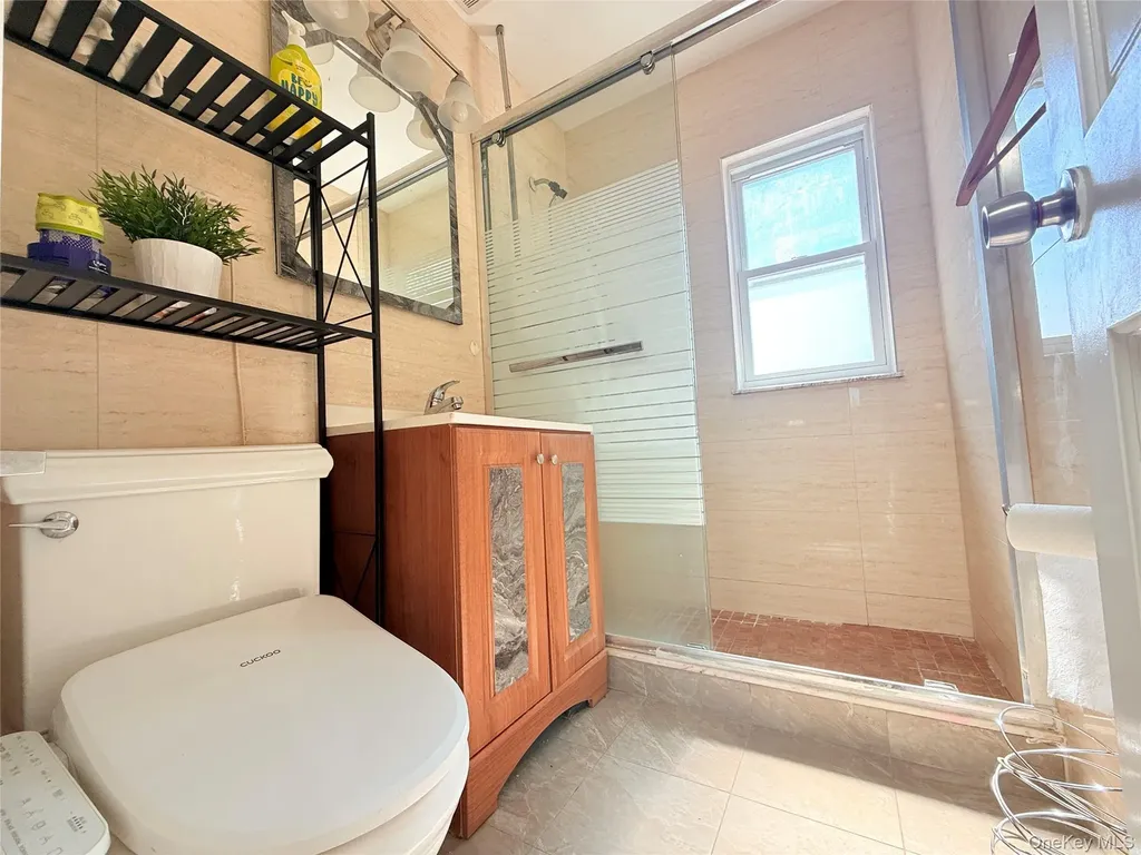 16042 26th Avenue Flushing NY 11358