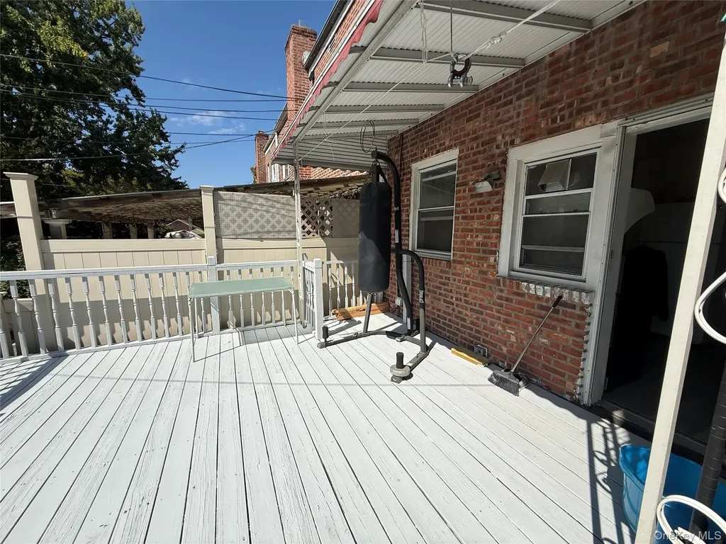 16042 26th Avenue Flushing NY 11358