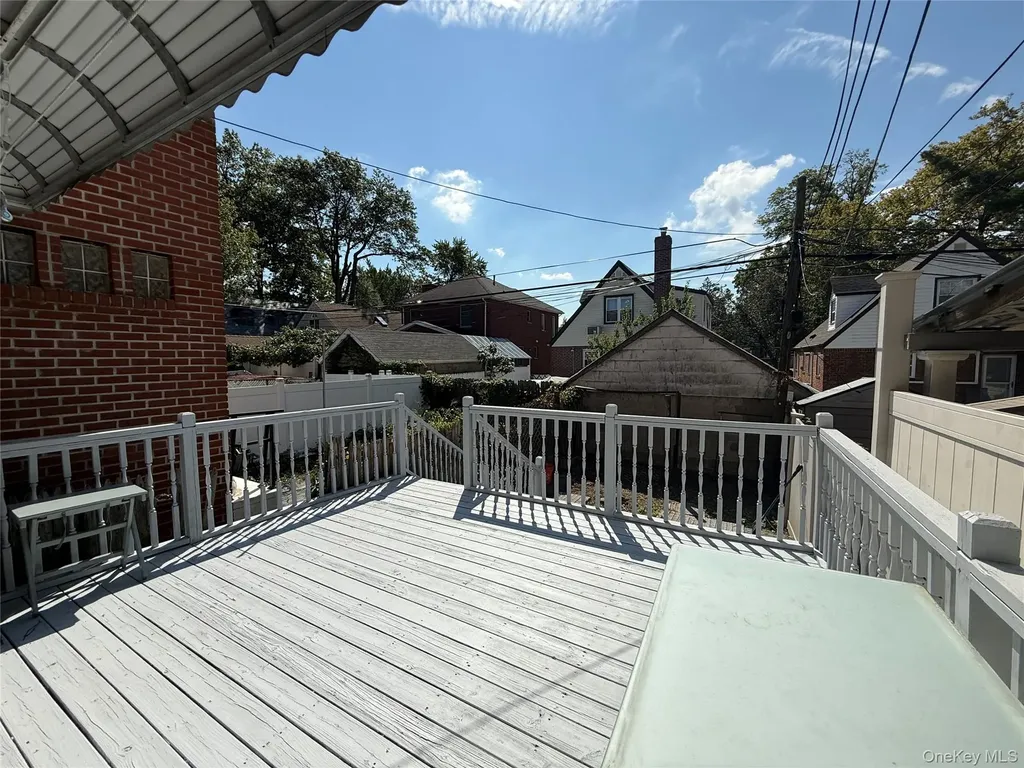 16042 26th Avenue Flushing NY 11358