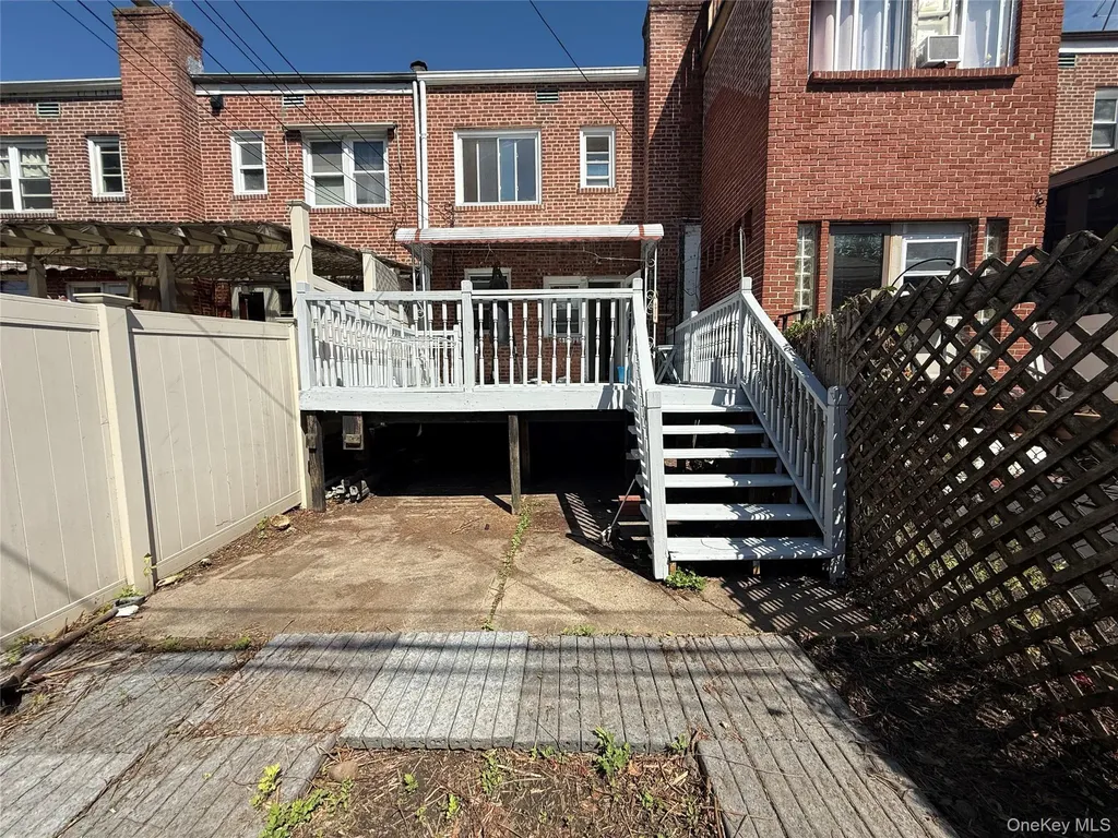 16042 26th Avenue Flushing NY 11358