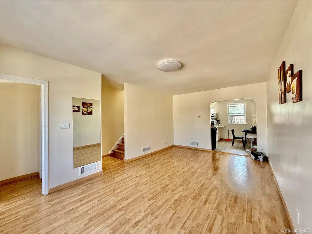 16042 26th Avenue Flushing NY 11358