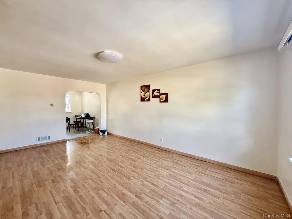 16042 26th Avenue Flushing NY 11358