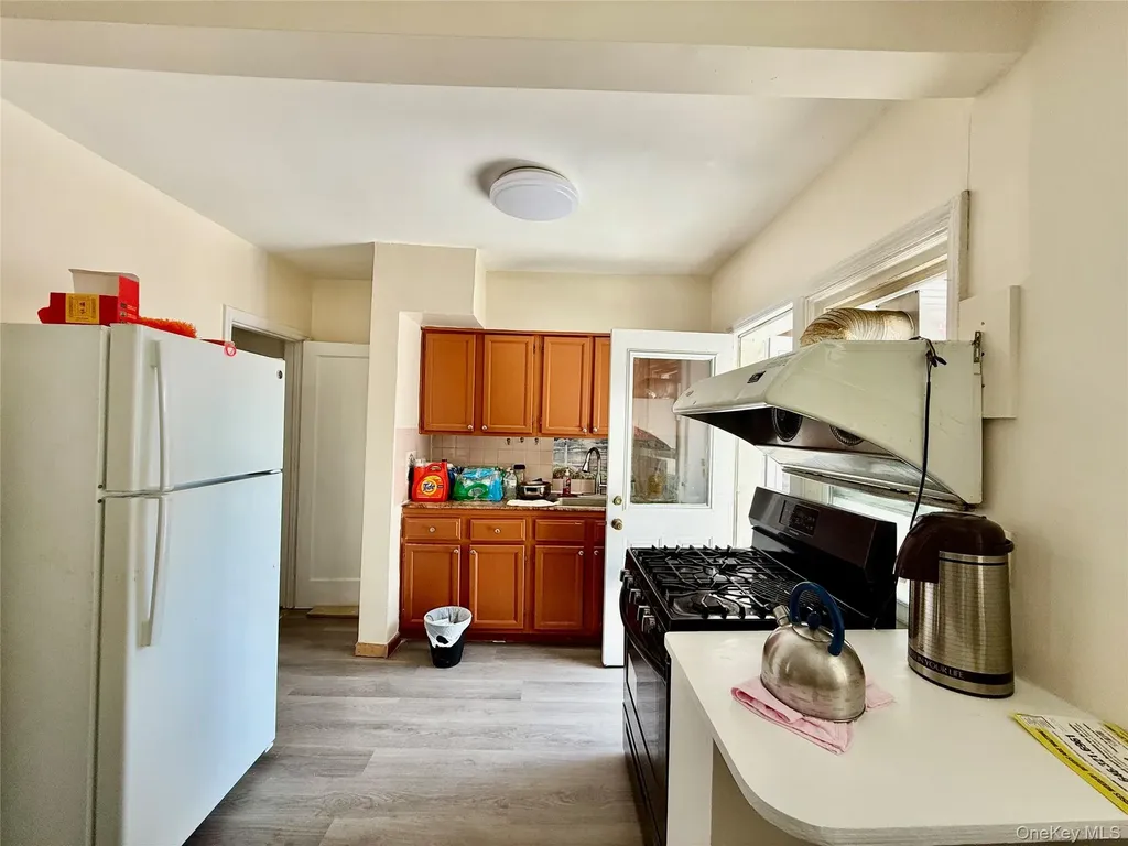 16042 26th Avenue Flushing NY 11358