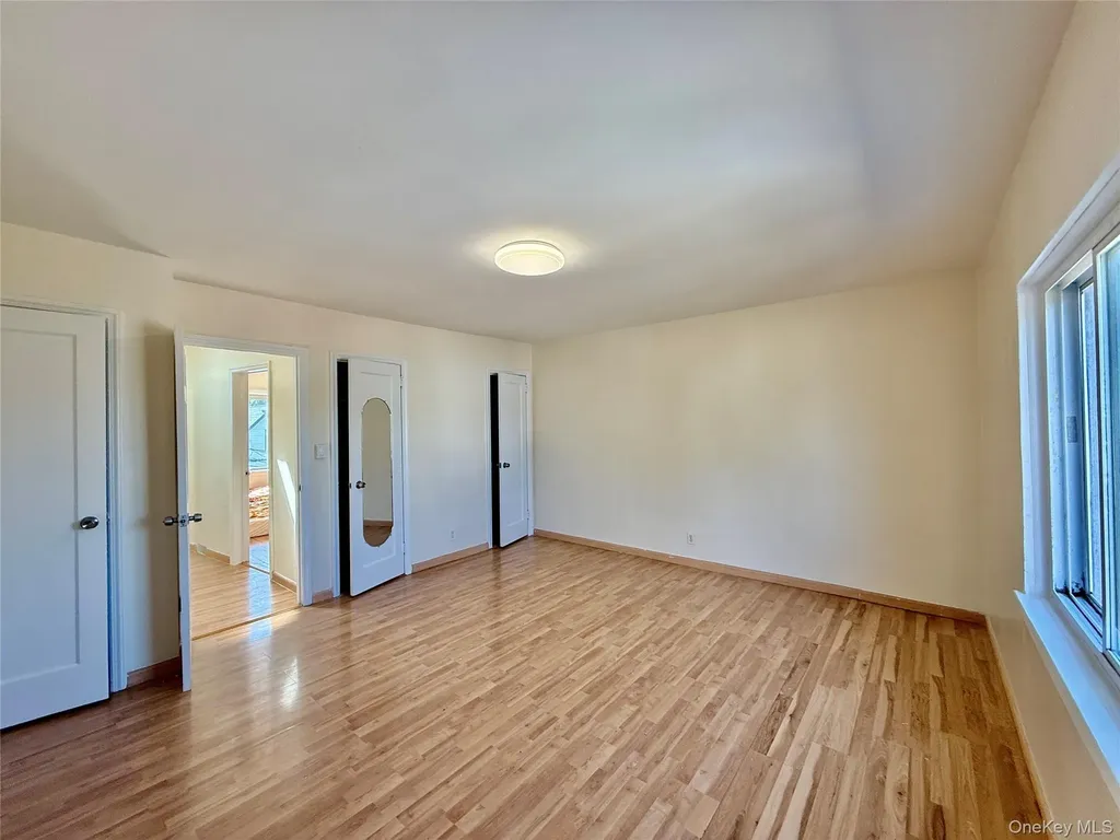 16042 26th Avenue Flushing NY 11358