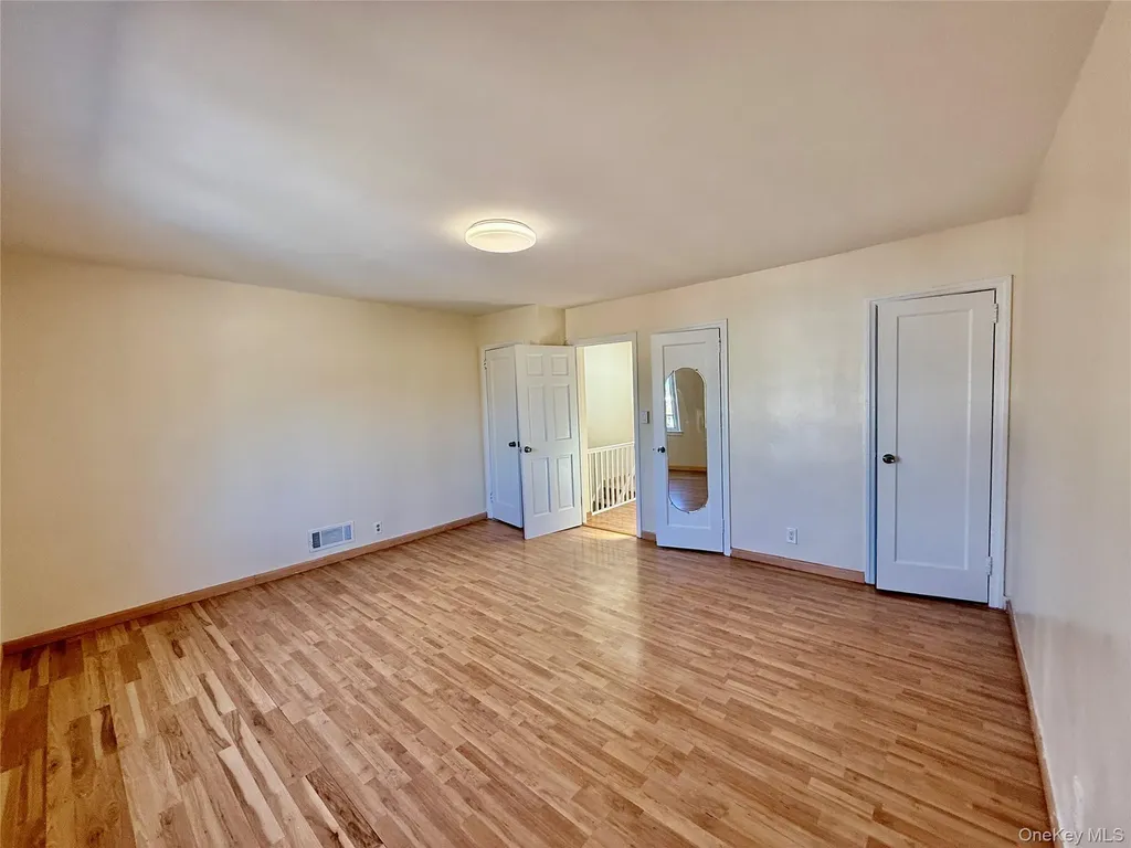 16042 26th Avenue Flushing NY 11358