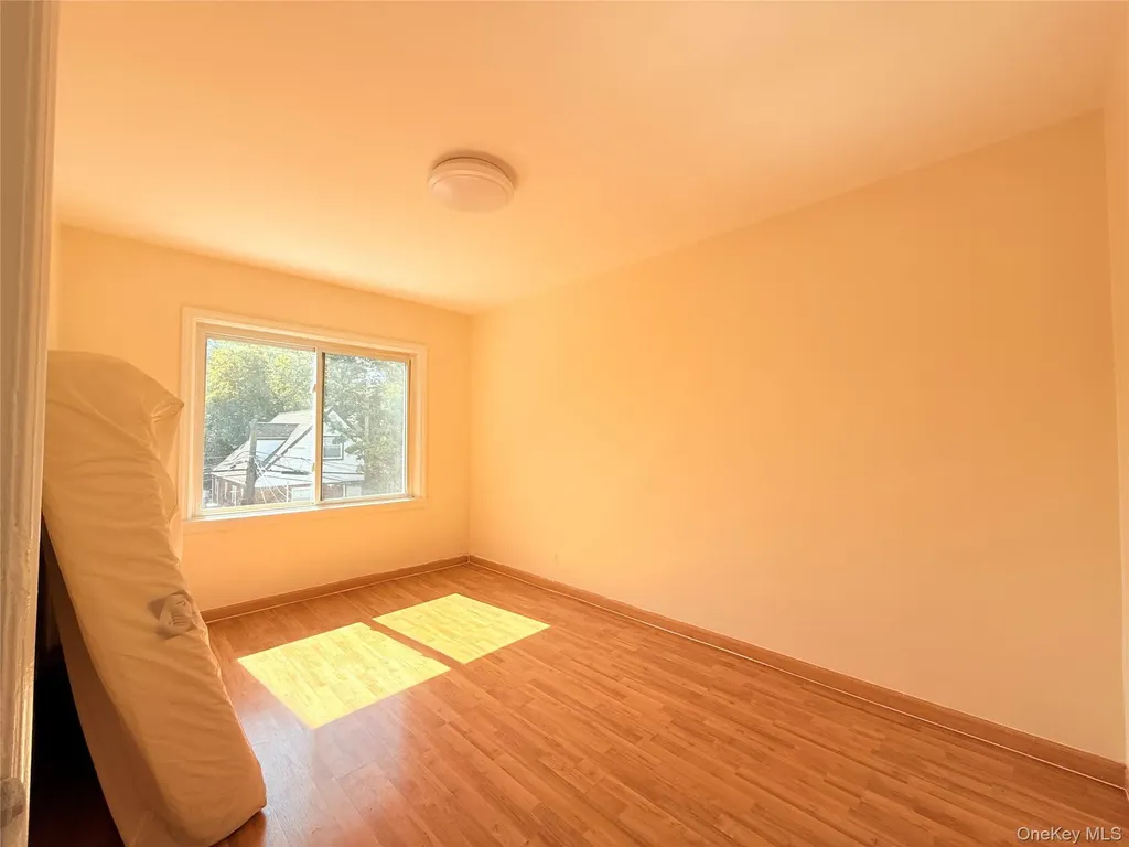 16042 26th Avenue Flushing NY 11358