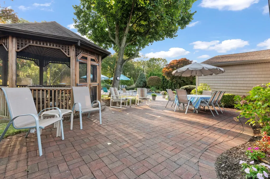 1 Castle Drive Woodbury NY 11797