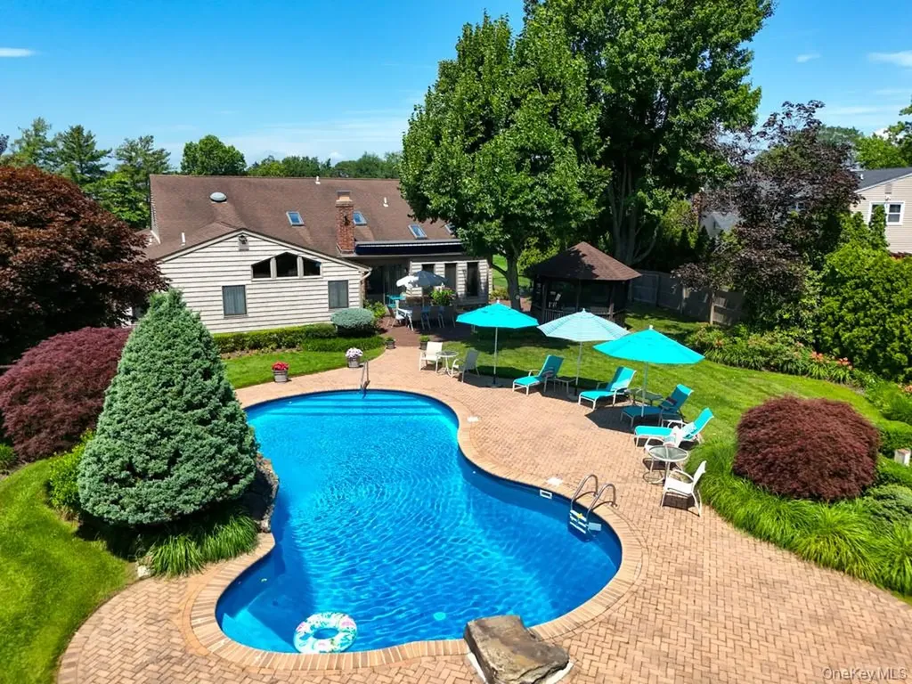 1 Castle Drive Woodbury NY 11797