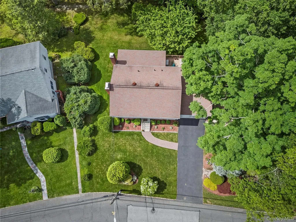 33 Sammis Lane White Plains NY 10605