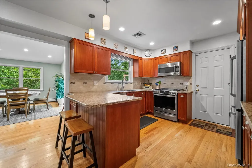 33 Sammis Lane White Plains NY 10605