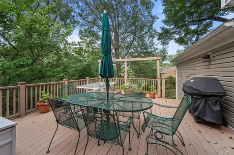 33 Sammis Lane White Plains NY 10605