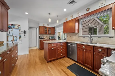 33 Sammis Lane White Plains NY 10605