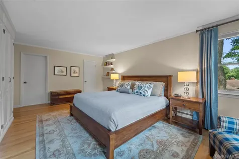 33 Sammis Lane White Plains NY 10605
