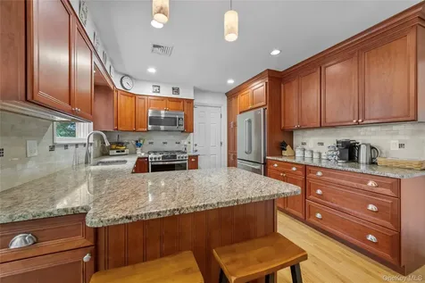 33 Sammis Lane White Plains NY 10605