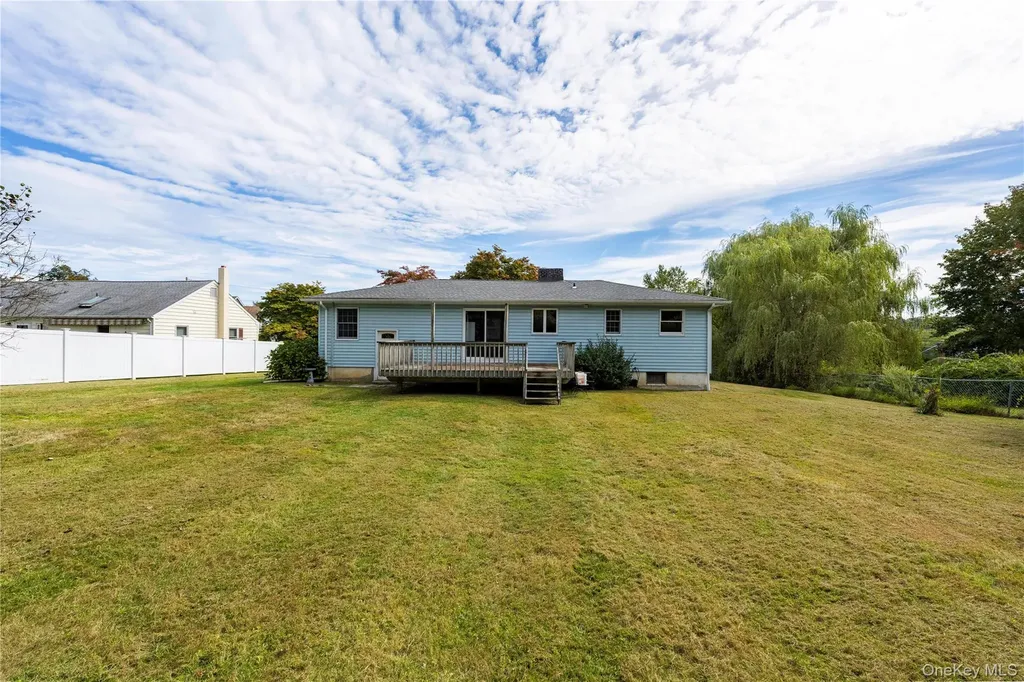 33 Ridgeview Avenue Mahopac NY 10541
