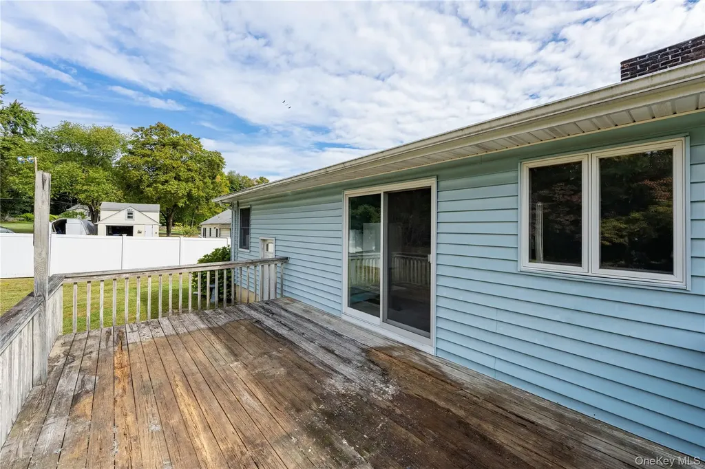 33 Ridgeview Avenue Mahopac NY 10541