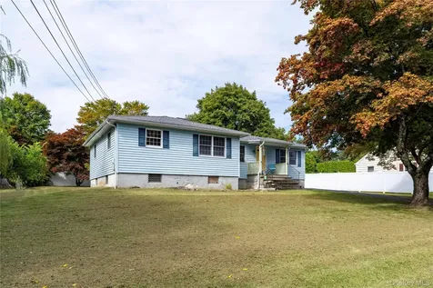 33 Ridgeview Avenue Mahopac NY 10541