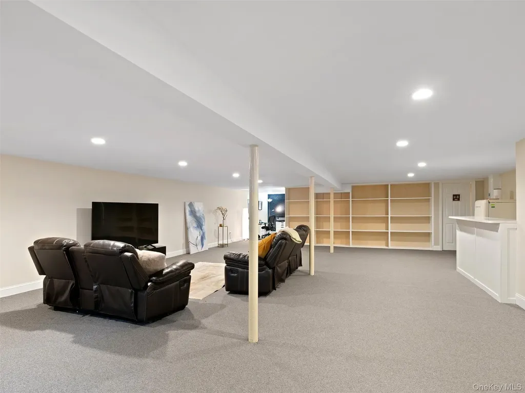 215 N Brookside Avenue Freeport NY 11520