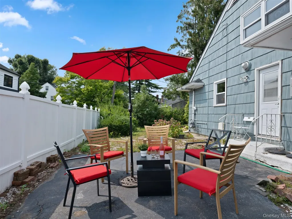215 N Brookside Avenue Freeport NY 11520