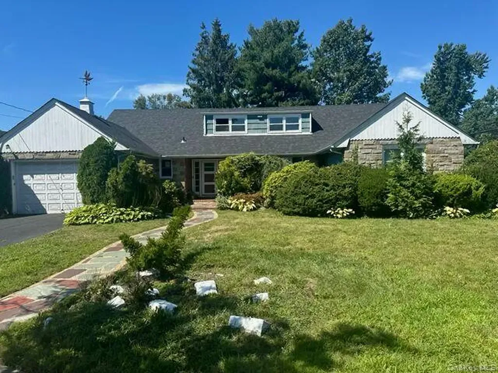 215 N Brookside Avenue Freeport NY 11520