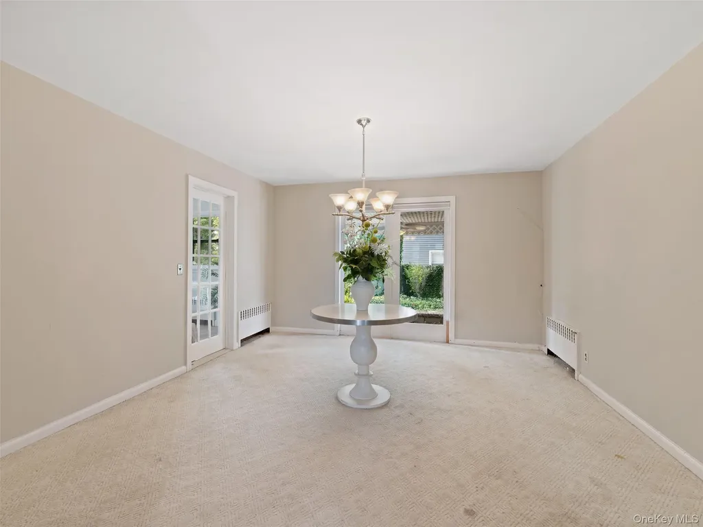 215 N Brookside Avenue Freeport NY 11520