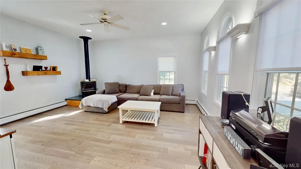4 Sunrise Lane Pearl River NY 10965