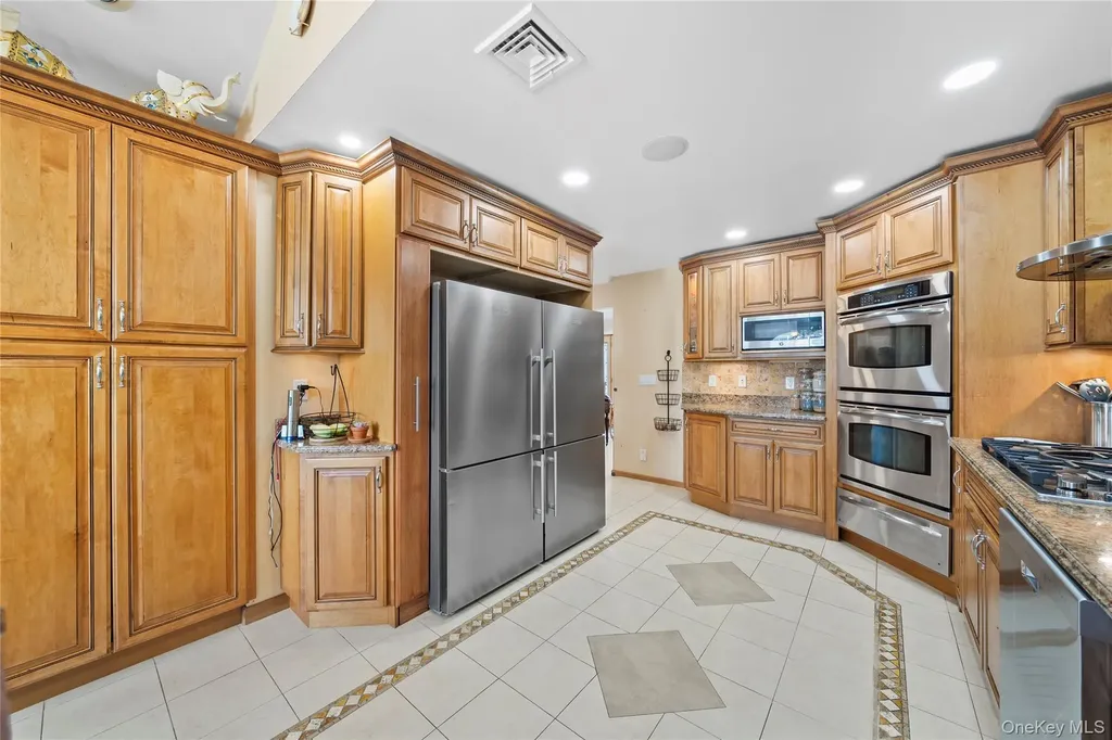 407 17th Street West Babylon NY 11704