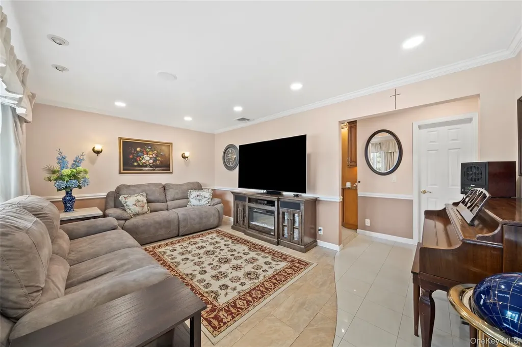 407 17th Street West Babylon NY 11704