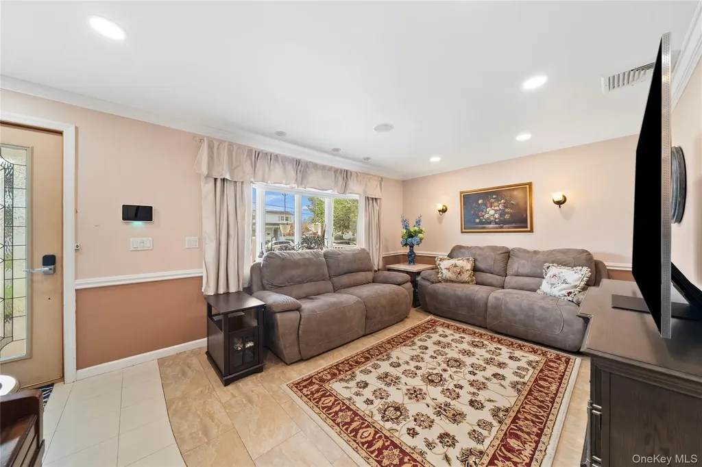 407 17th Street West Babylon NY 11704
