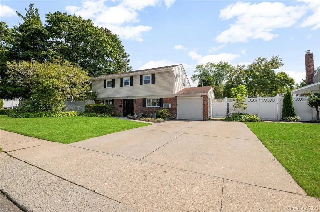 214 Haypath Road Old Bethpage NY 11804