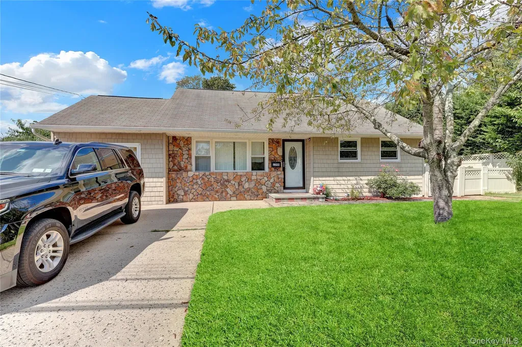 1394 E 3rd Avenue Bay Shore NY 11706