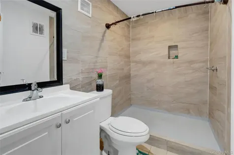 1394 E 3rd Avenue Bay Shore NY 11706