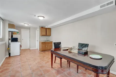 1394 E 3rd Avenue Bay Shore NY 11706