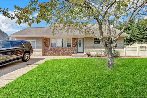 1394 E 3rd Avenue Bay Shore NY 11706