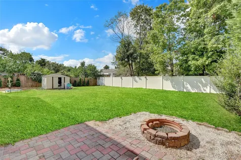 1394 E 3rd Avenue Bay Shore NY 11706