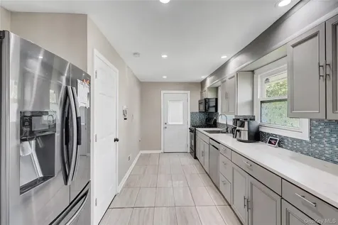 1394 E 3rd Avenue Bay Shore NY 11706