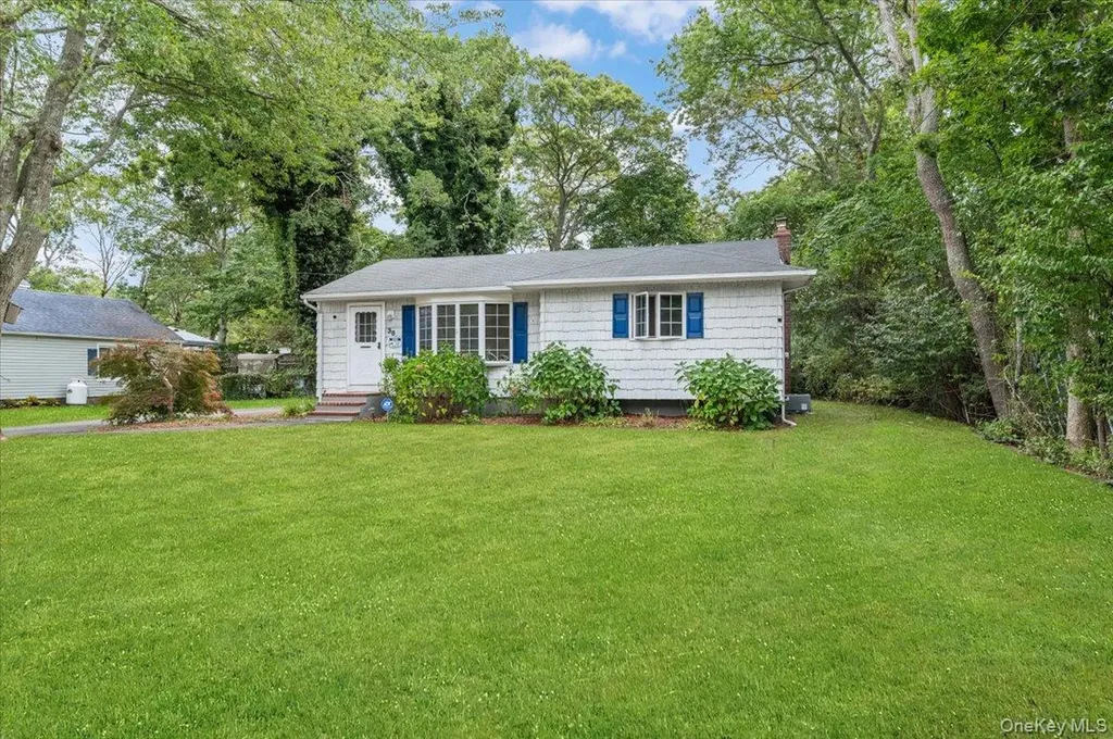 38 Barclay Road Mastic Beach NY 11951