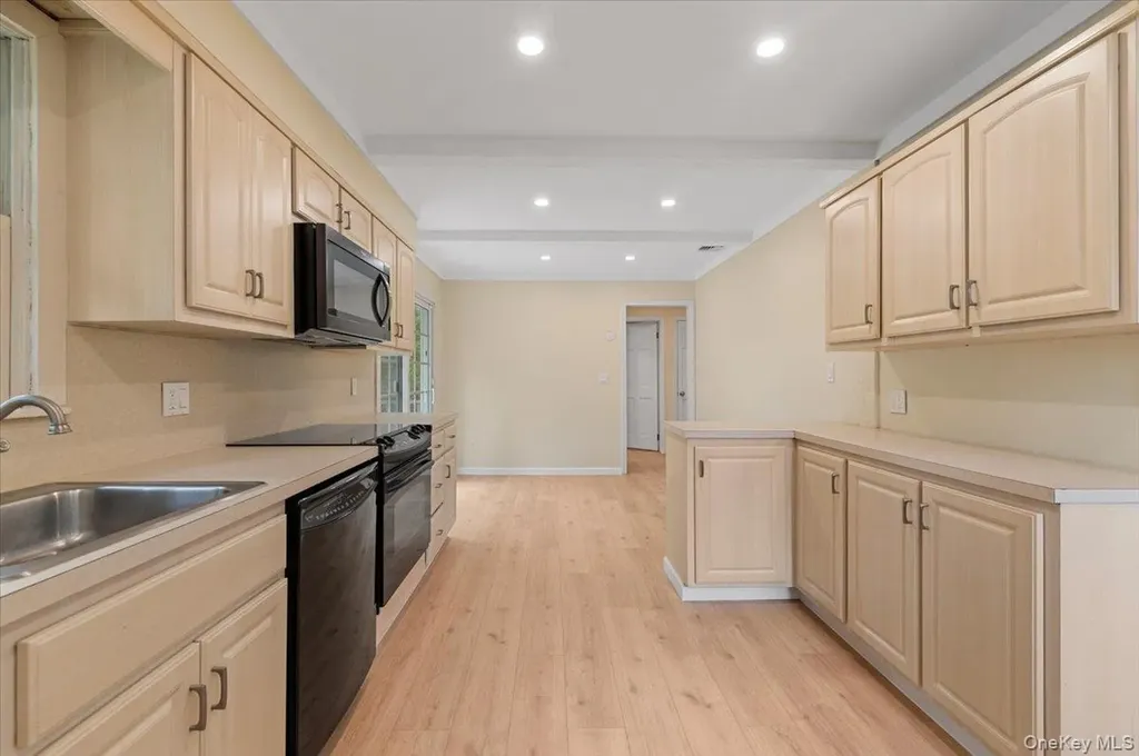 38 Barclay Road Mastic Beach NY 11951