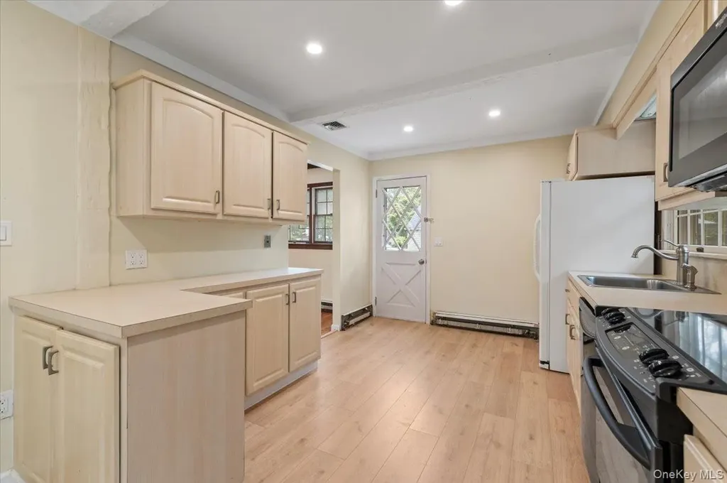 38 Barclay Road Mastic Beach NY 11951