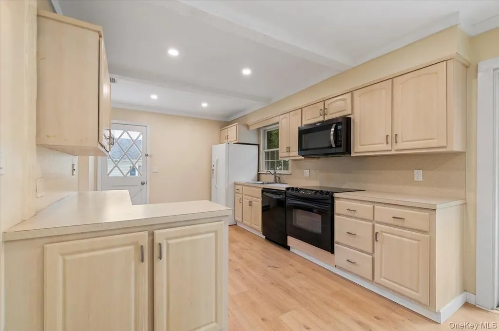 38 Barclay Road Mastic Beach NY 11951