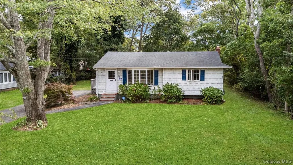 38 Barclay Road Mastic Beach NY 11951