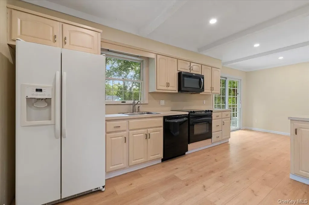 38 Barclay Road Mastic Beach NY 11951