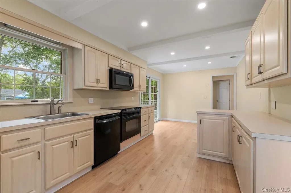 38 Barclay Road Mastic Beach NY 11951