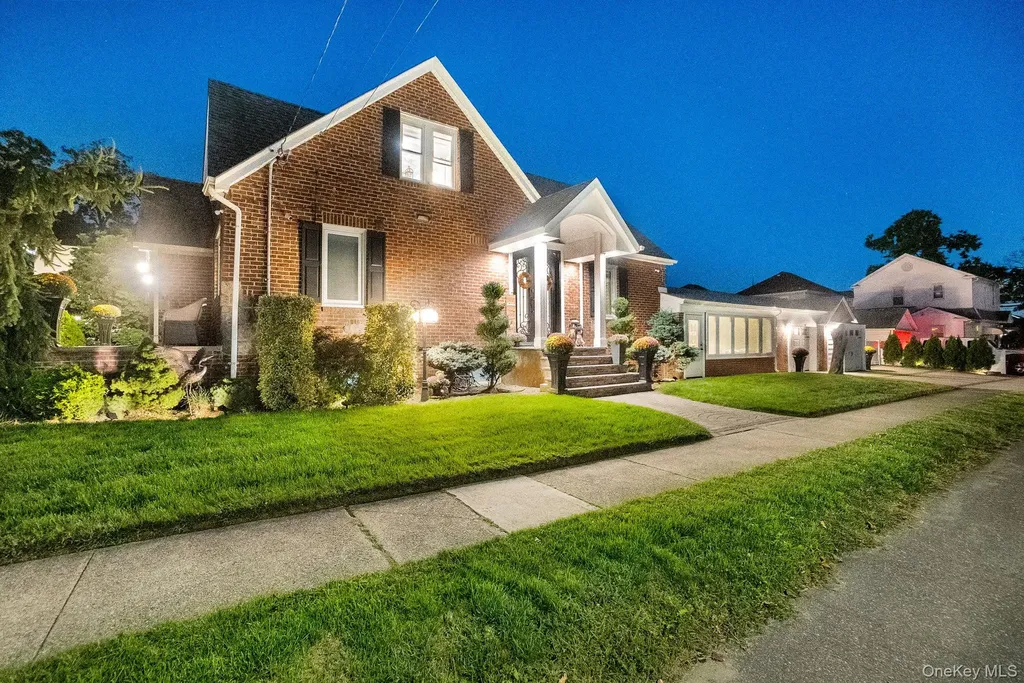 122 Hoffman Street Valley Stream NY 11580