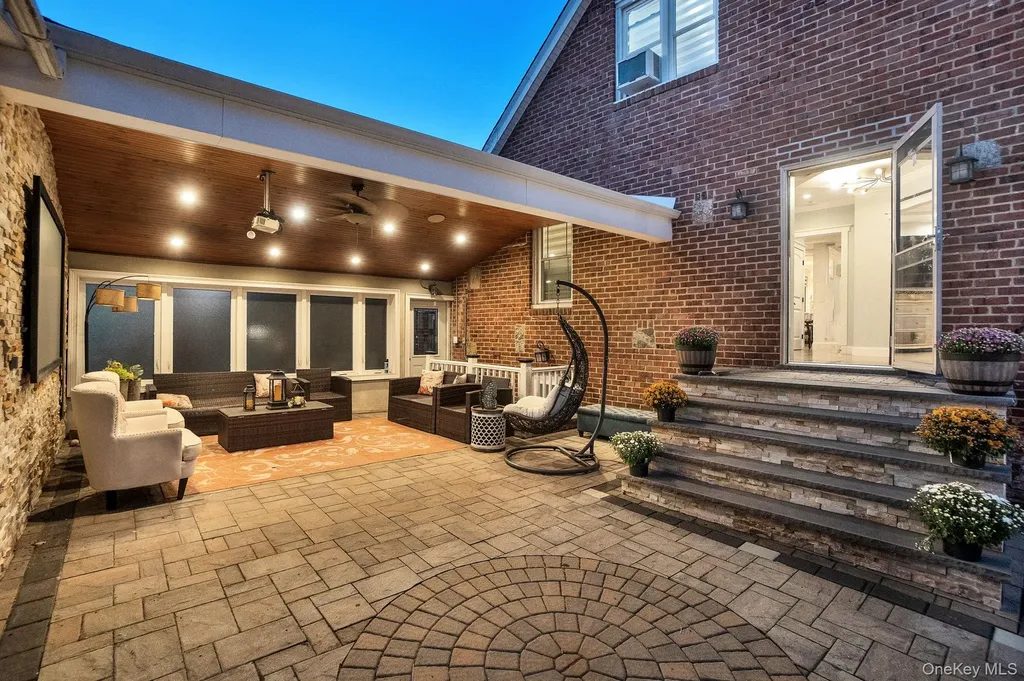 122 Hoffman Street Valley Stream NY 11580