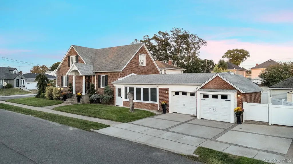 122 Hoffman Street Valley Stream NY 11580