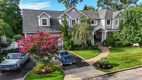54 Chestnut Street Massapequa NY 11758